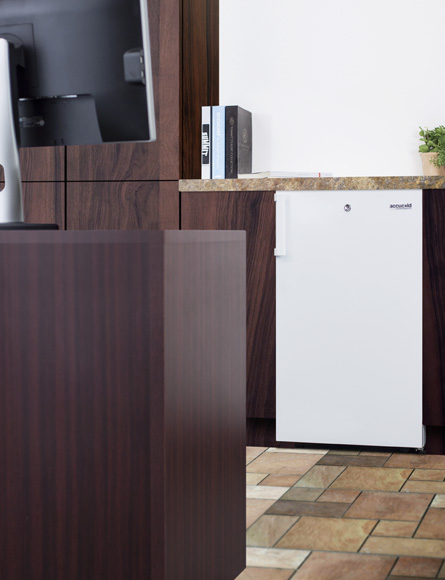 Two-door refrigerator-freezer in slim 18 width, with combination lock