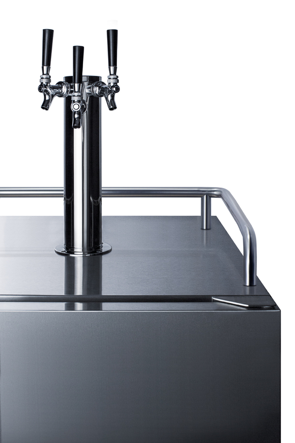 SBC683OSTRIPLE | Summit® Appliance