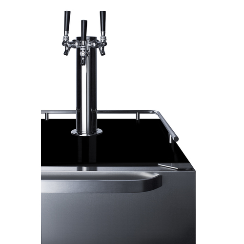 SBC696OSTRIPLE Kegerator Detail